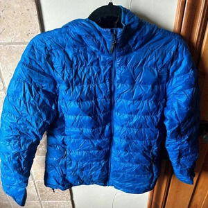 LOLE ultra light Down Packable Jacket | Medium | 1 snag